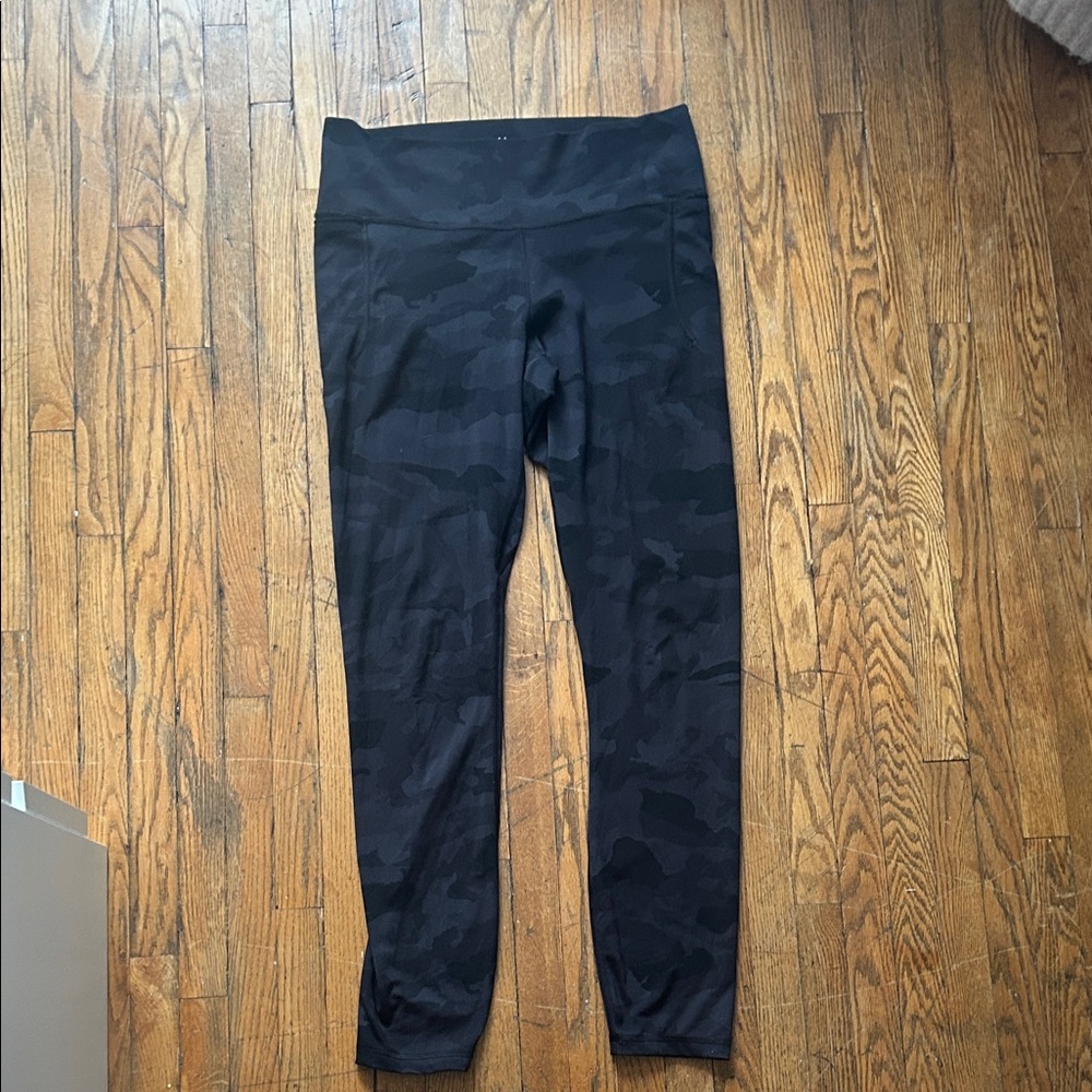 Women’s Under Armour Black Camouflage Leggings
